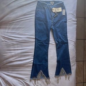 Jeans with rhinestone on the bottom .